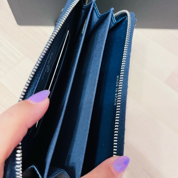 CHANEL SMALL NAVY BLUE PATENT LEATHER ZIP AROUND WALLET - Picture 13 of 15